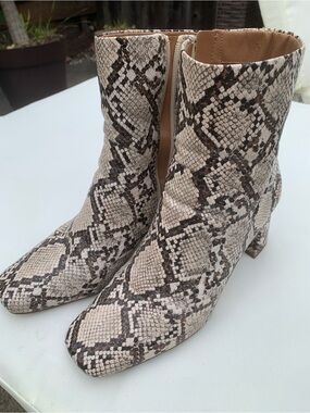 Nordstrom Rack snake print ankle boots with beige and brown scales 
Size 8